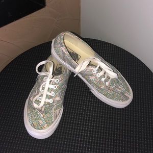 VANS GEOMETRIC MULTI COLORED